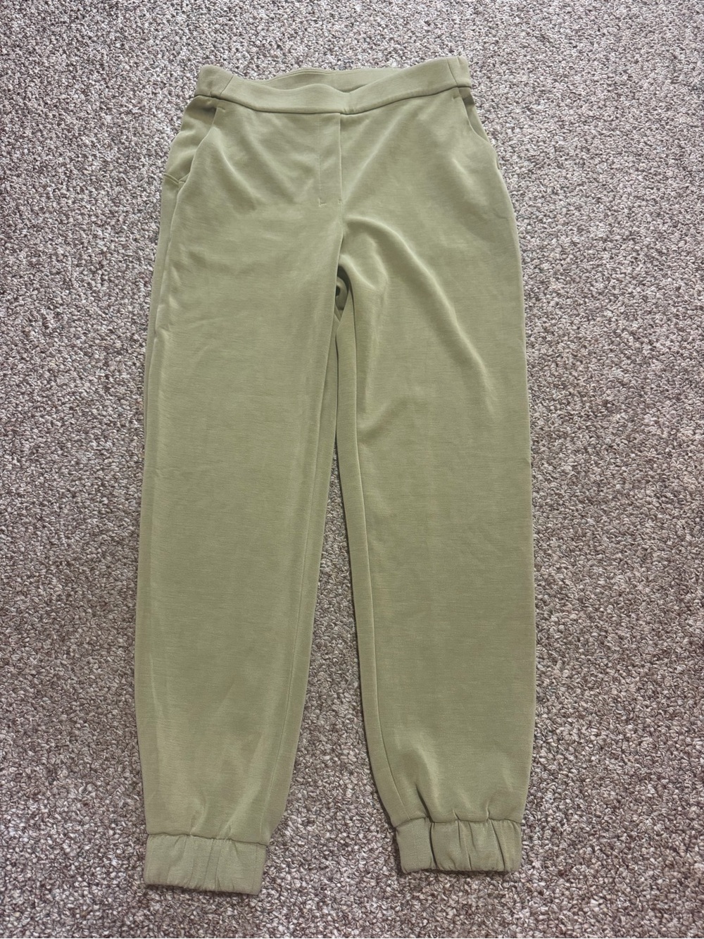 Lululemon Softstreme Relaxed High-Rise Pant - size 8